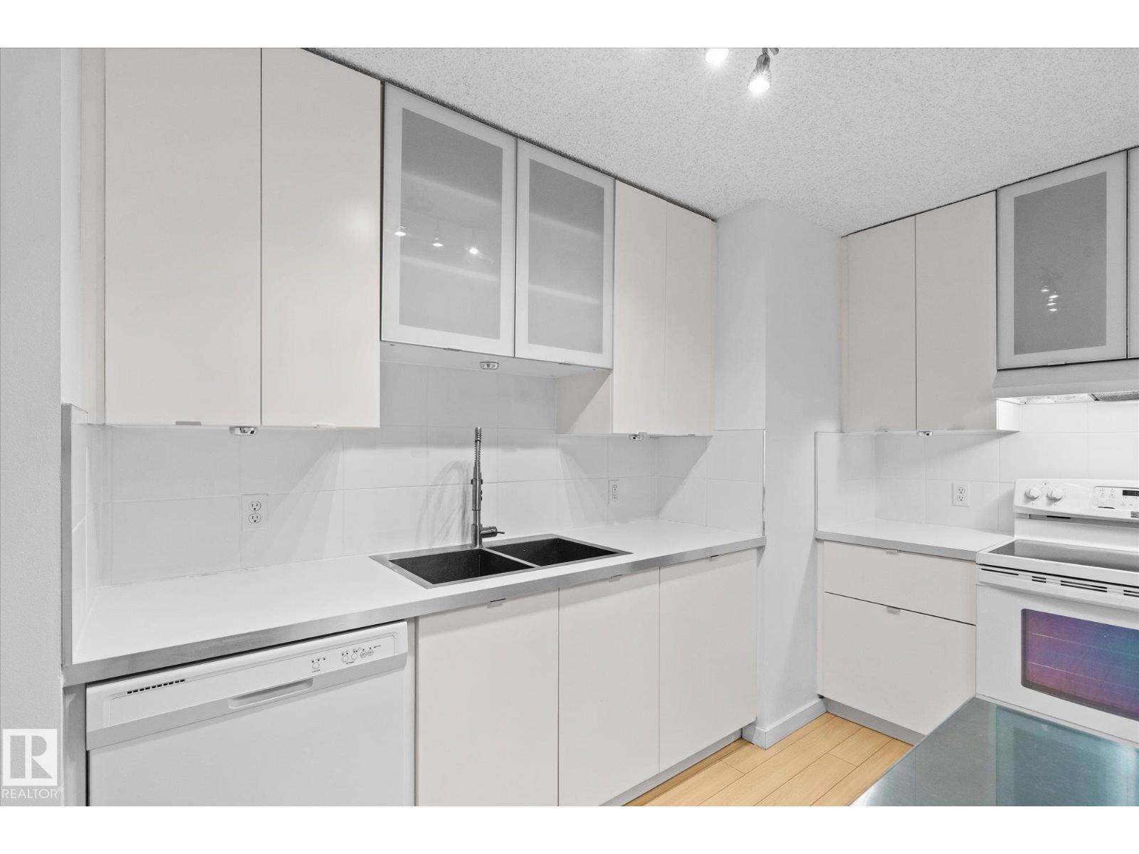 #104 10175 114 St Nw, Edmonton, Alberta  T5K 2L4 - Photo 15 - E4461722