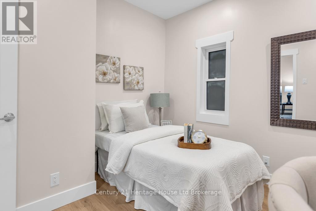 209 Victoria Street, Ingersoll, Ontario  N5C 2N2 - Photo 16 - X12457233