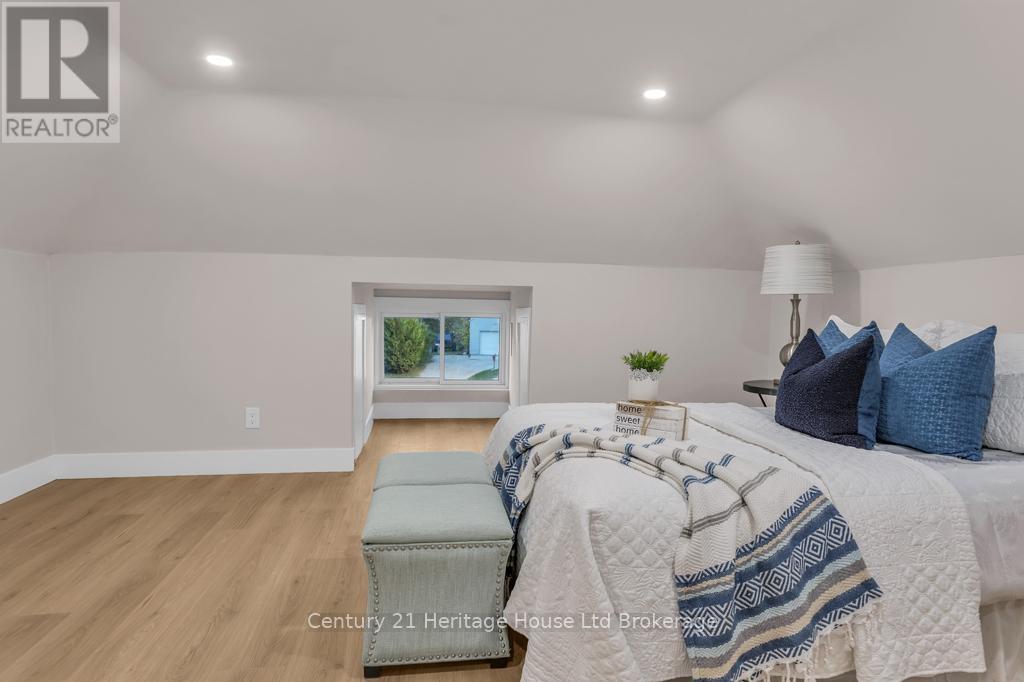 209 Victoria Street, Ingersoll, Ontario  N5C 2N2 - Photo 24 - X12457233