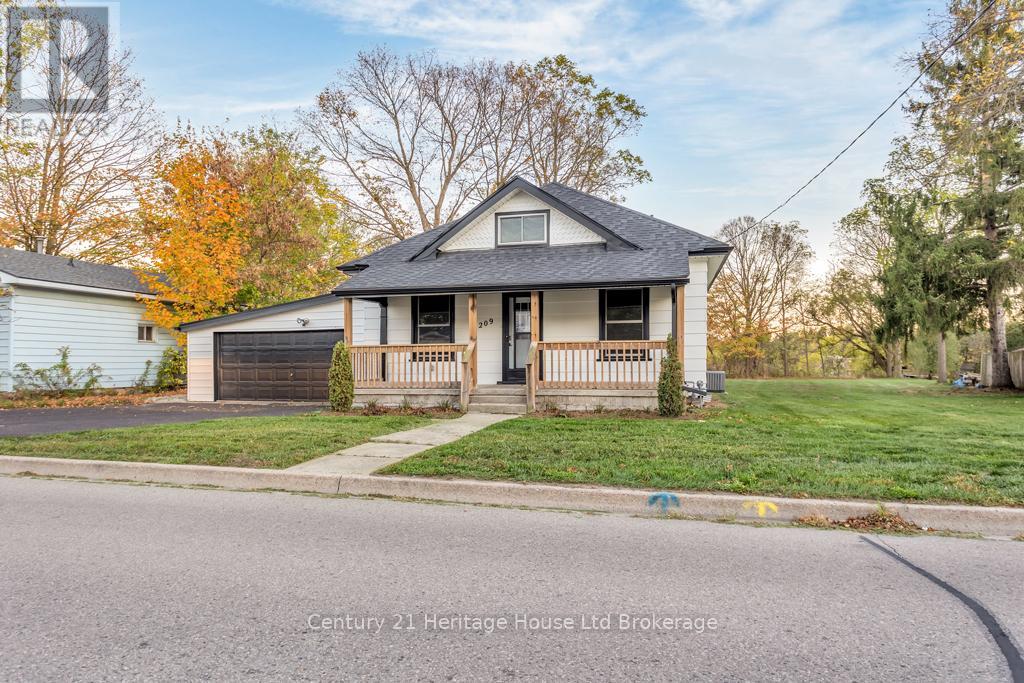 209 Victoria Street, Ingersoll, Ontario  N5C 2N2 - Photo 3 - X12457233