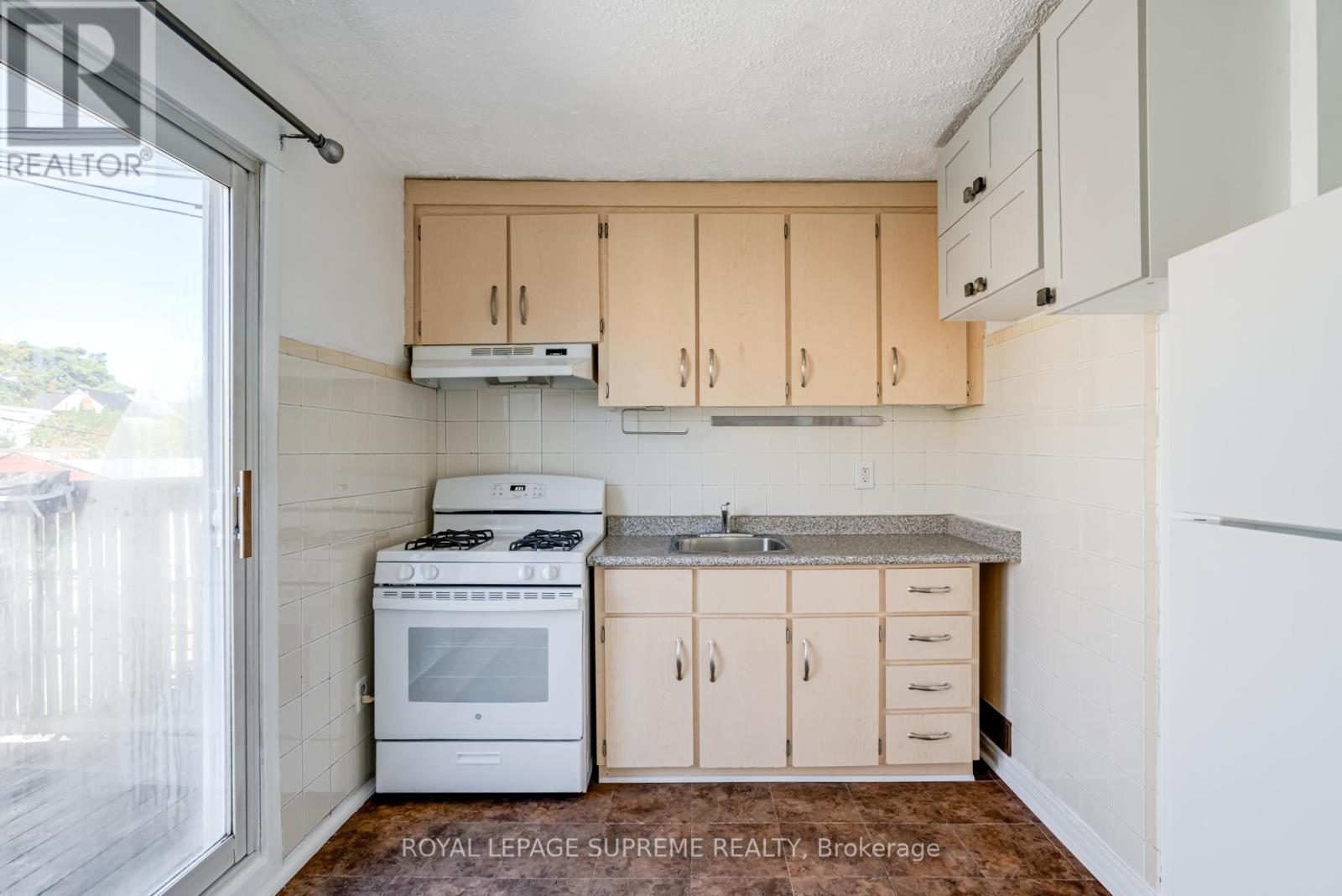 2 - 40 Gordon Street, Toronto, Ontario  M6K 2G5 - Photo 15 - C12331204