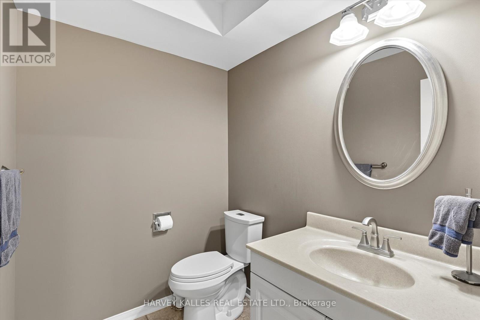18 Farmstead Road, Toronto, Ontario  M2L 2G2 - Photo 11 - C12457256