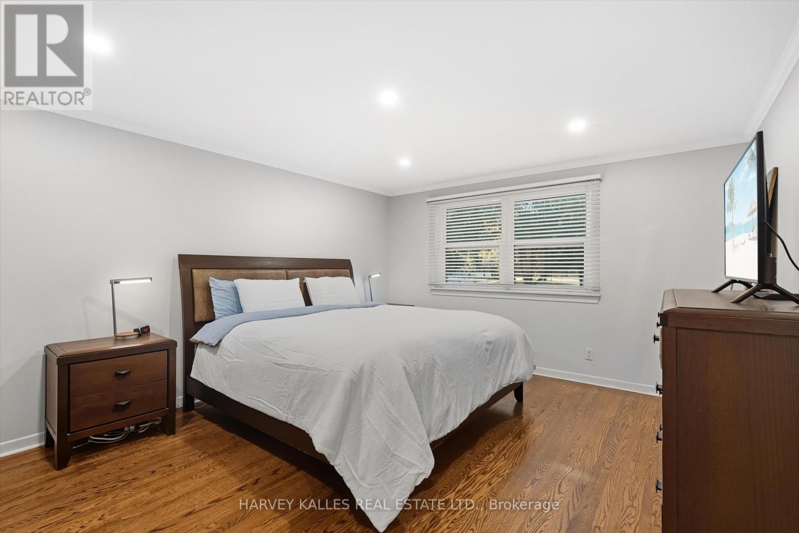 18 Farmstead Road, Toronto, Ontario  M2L 2G2 - Photo 13 - C12457256