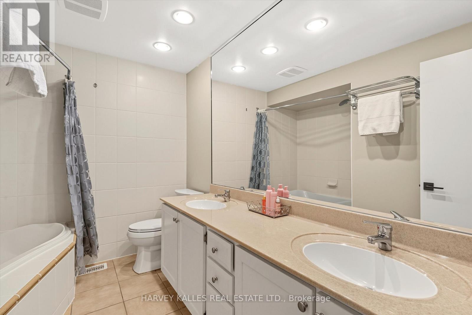 18 Farmstead Road, Toronto, Ontario  M2L 2G2 - Photo 18 - C12457256