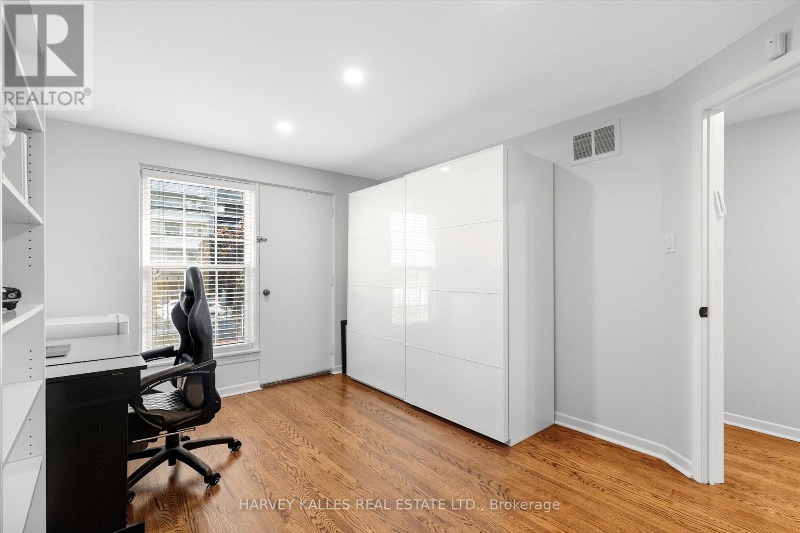 18 Farmstead Road, Toronto, Ontario  M2L 2G2 - Photo 19 - C12457256