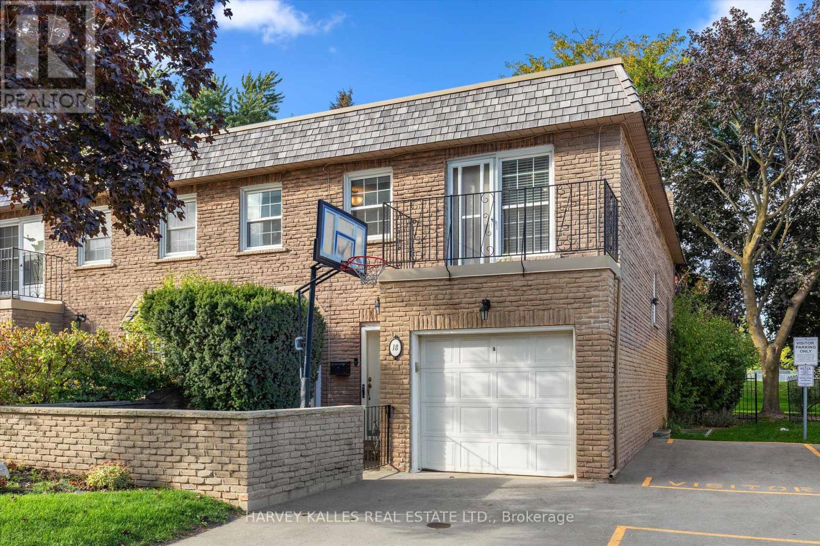 18 Farmstead Road, Toronto, Ontario  M2L 2G2 - Photo 2 - C12457256