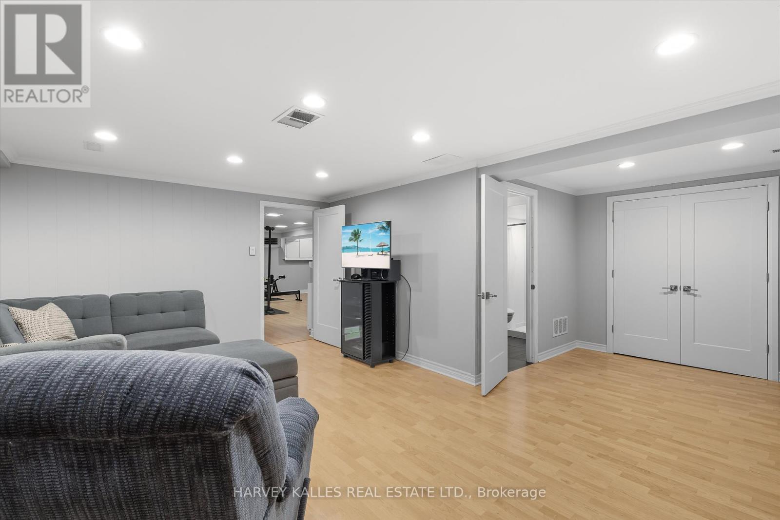 18 Farmstead Road, Toronto, Ontario  M2L 2G2 - Photo 20 - C12457256