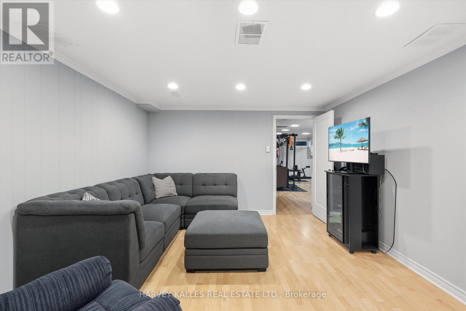 18 Farmstead Road, Toronto, Ontario  M2L 2G2 - Photo 21 - C12457256