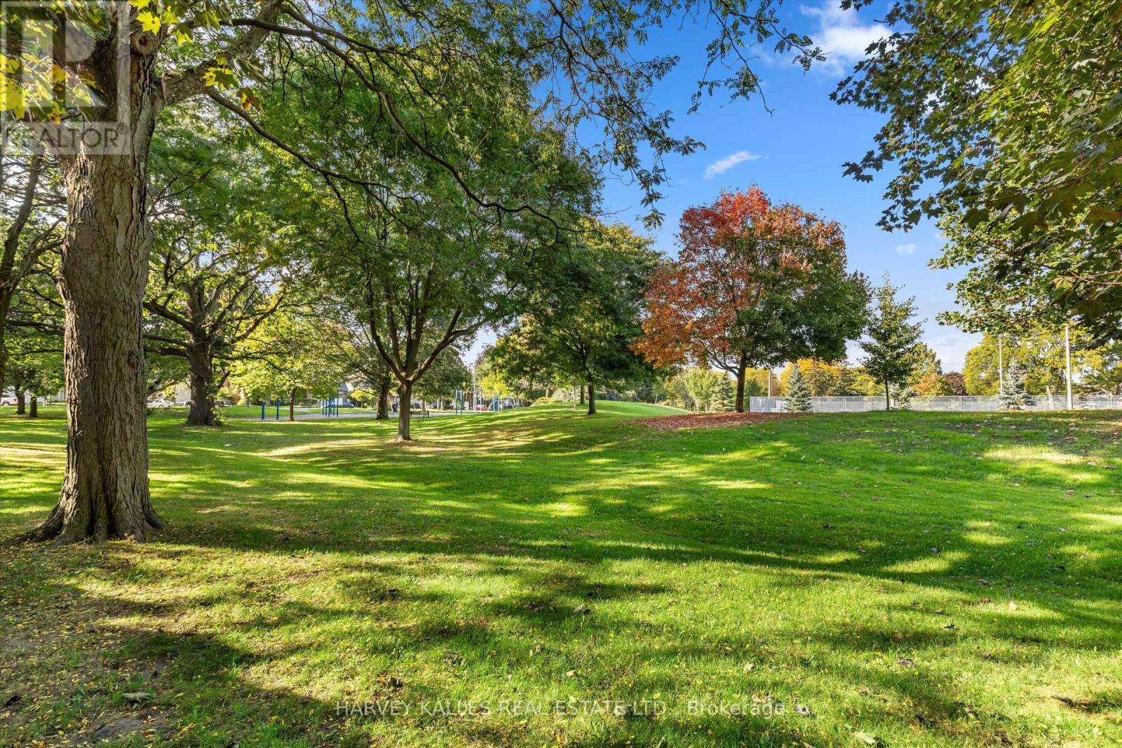 18 Farmstead Road, Toronto, Ontario  M2L 2G2 - Photo 26 - C12457256