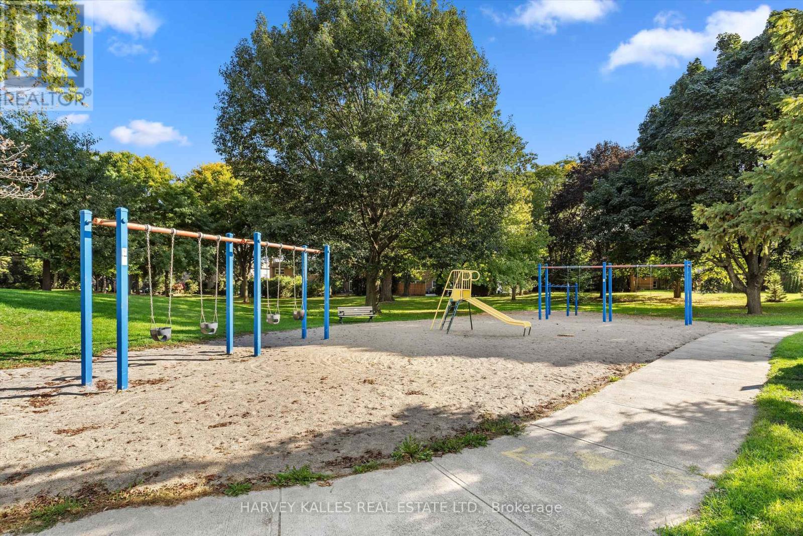 18 Farmstead Road, Toronto, Ontario  M2L 2G2 - Photo 27 - C12457256
