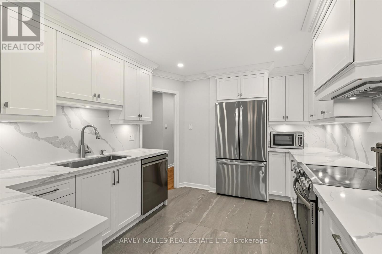 18 Farmstead Road, Toronto, Ontario  M2L 2G2 - Photo 3 - C12457256