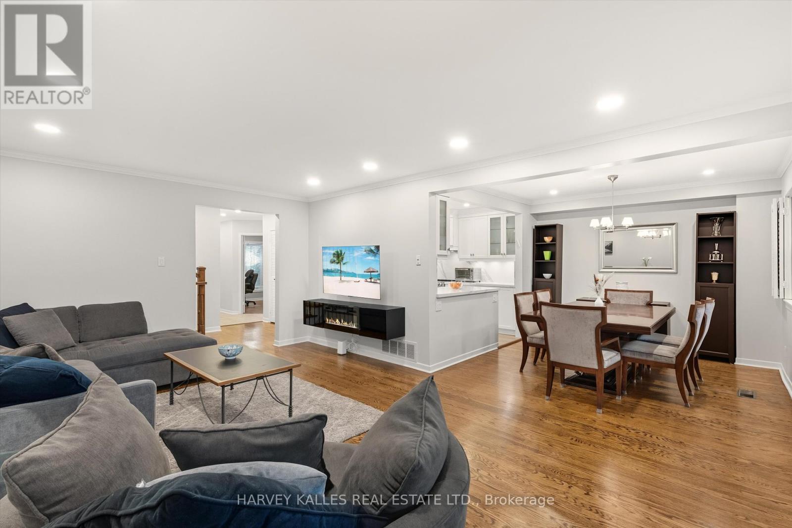 18 Farmstead Road, Toronto, Ontario  M2L 2G2 - Photo 6 - C12457256