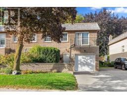 18 FARMSTEAD ROAD, Toronto, Ontario