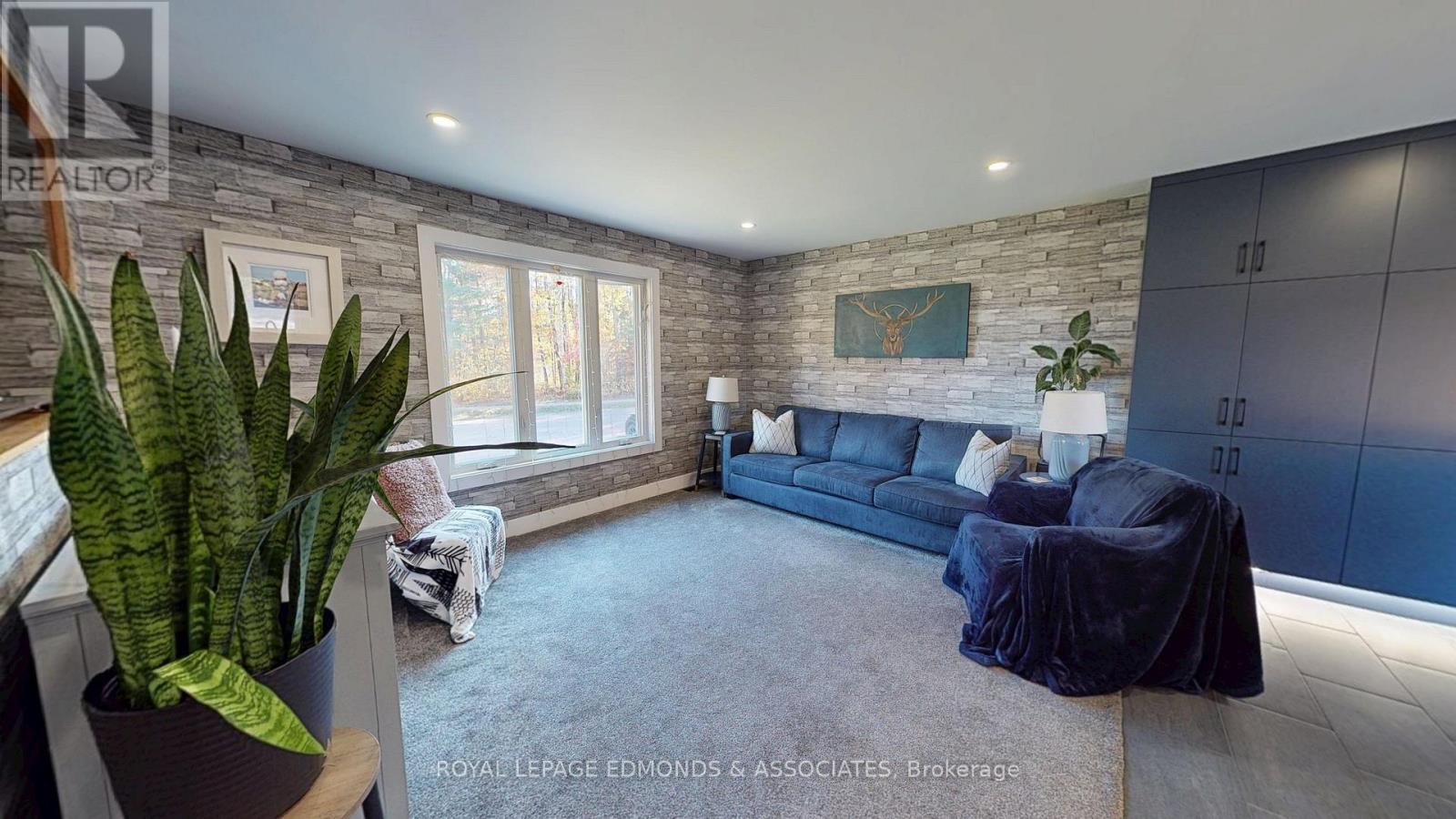 517 Abbie Lane, Petawawa, Ontario  K8H 3P9 - Photo 4 - X12457134