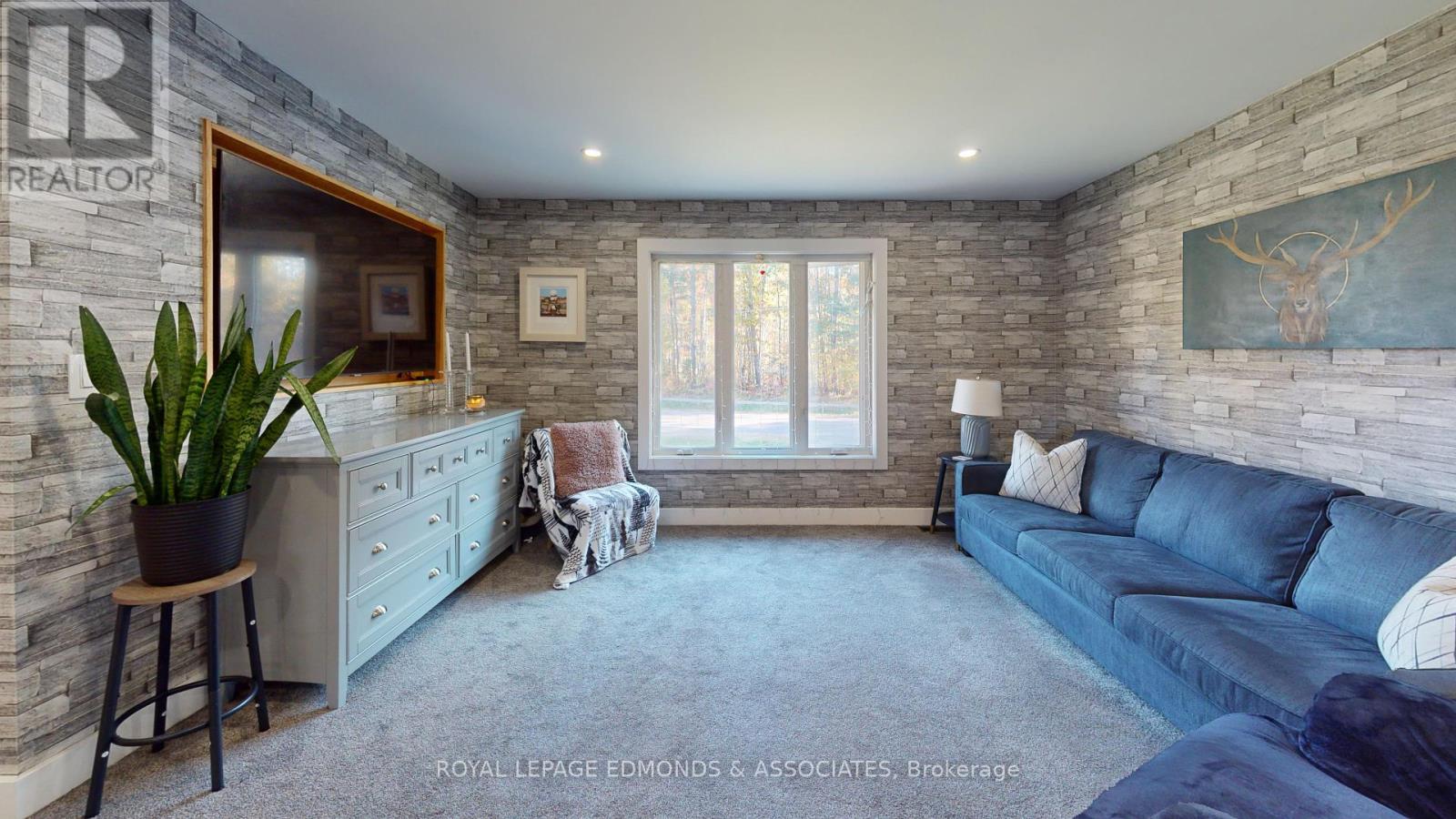 517 Abbie Lane, Petawawa, Ontario  K8H 3P9 - Photo 5 - X12457134