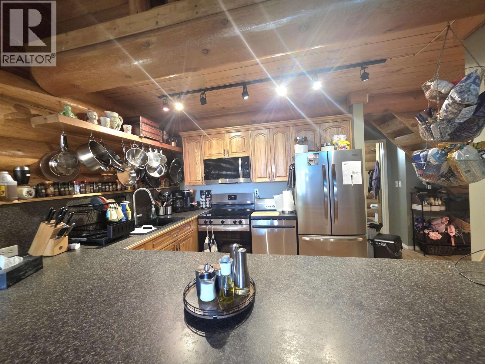 7008 York Drive, Vanderhoof, British Columbia  V0J 3A1 - Photo 3 - R3057377