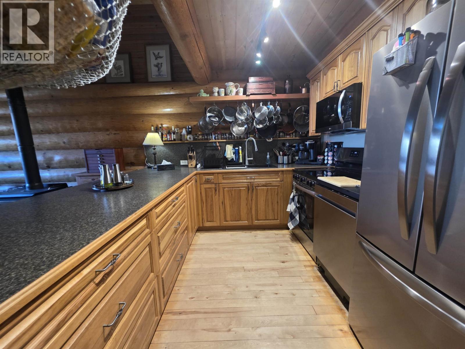 7008 York Drive, Vanderhoof, British Columbia  V0J 3A1 - Photo 8 - R3057377