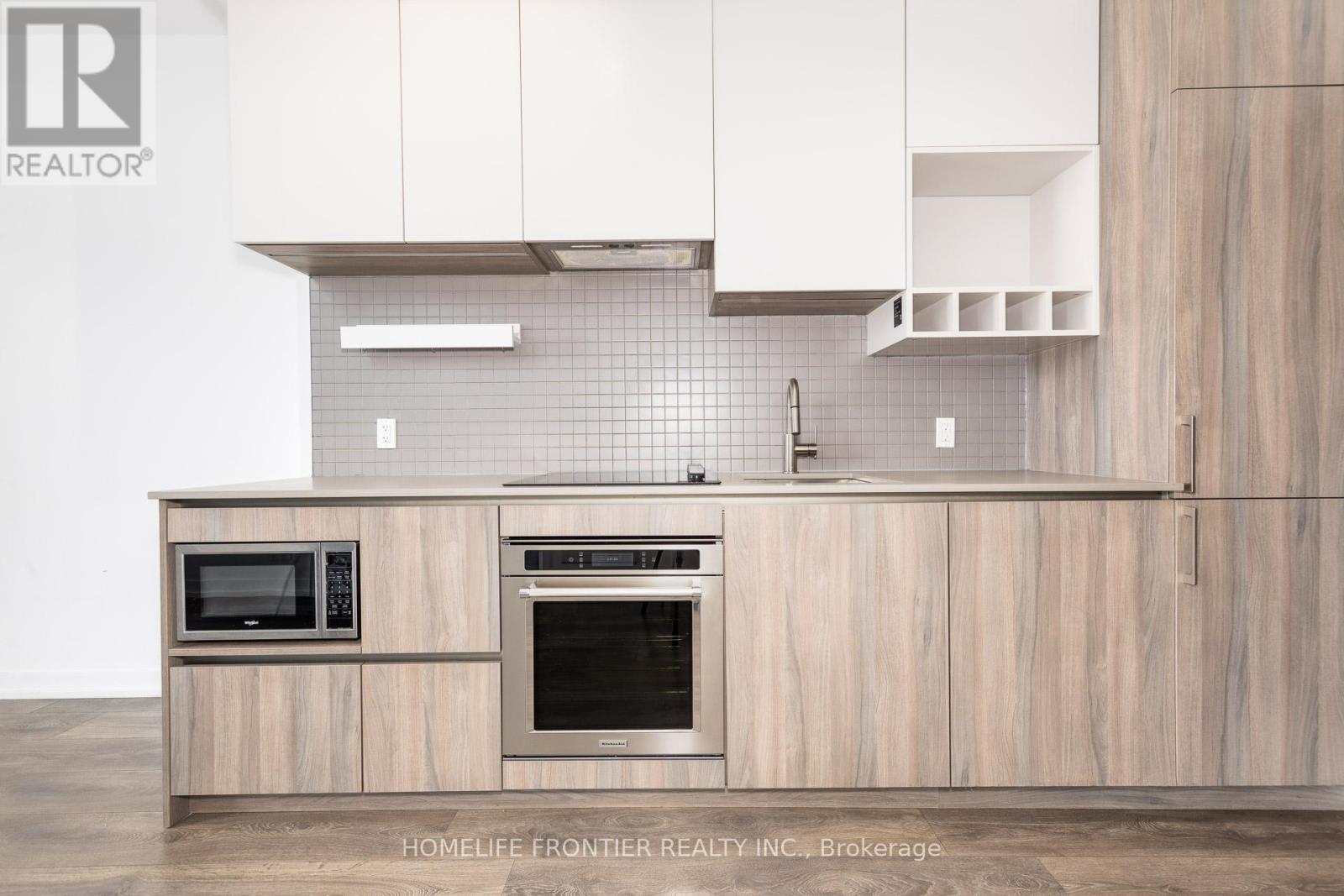 303 - 950 Portage Parkway, Vaughan, Ontario  L4K 0J7 - Photo 6 - N12457249