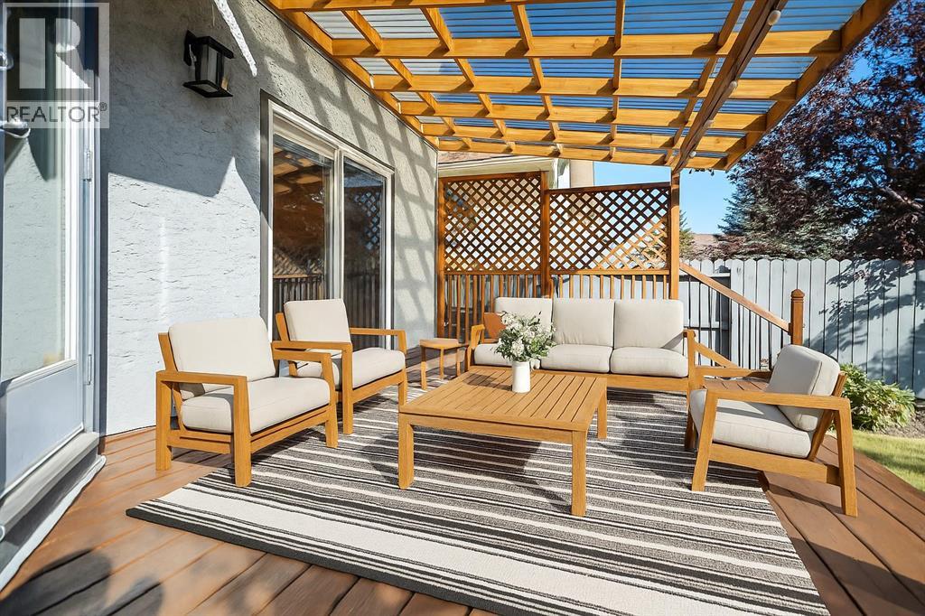 107 Wood Valley Drive Sw, Calgary, Alberta  T2W 5V6 - Photo 6 - A2262746