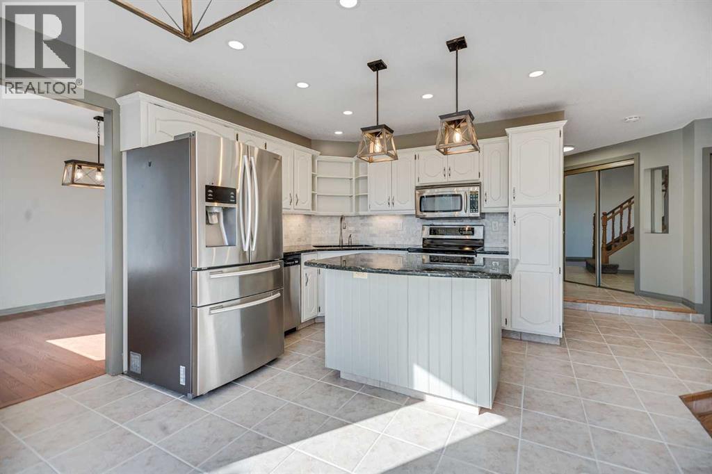 107 Wood Valley Drive Sw, Calgary, Alberta  T2W 5V6 - Photo 9 - A2262746