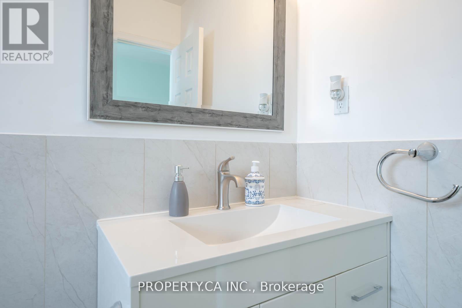 2098 Dufferin Street, Toronto, Ontario  M6E 3R7 - Photo 12 - W12451412