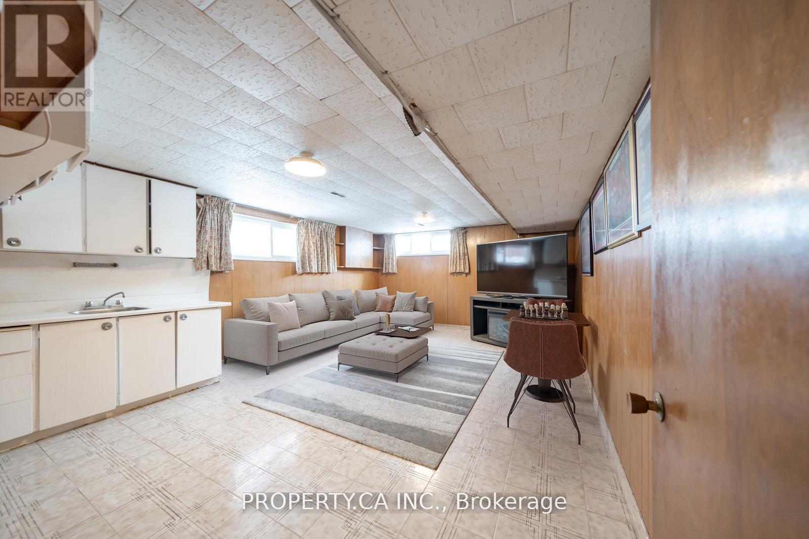 2098 Dufferin Street, Toronto, Ontario  M6E 3R7 - Photo 14 - W12451412