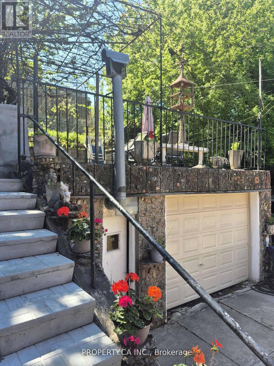 2098 Dufferin Street, Toronto, Ontario  M6E 3R7 - Photo 19 - W12451412