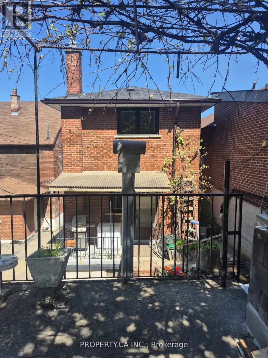 2098 Dufferin Street, Toronto, Ontario  M6E 3R7 - Photo 22 - W12451412