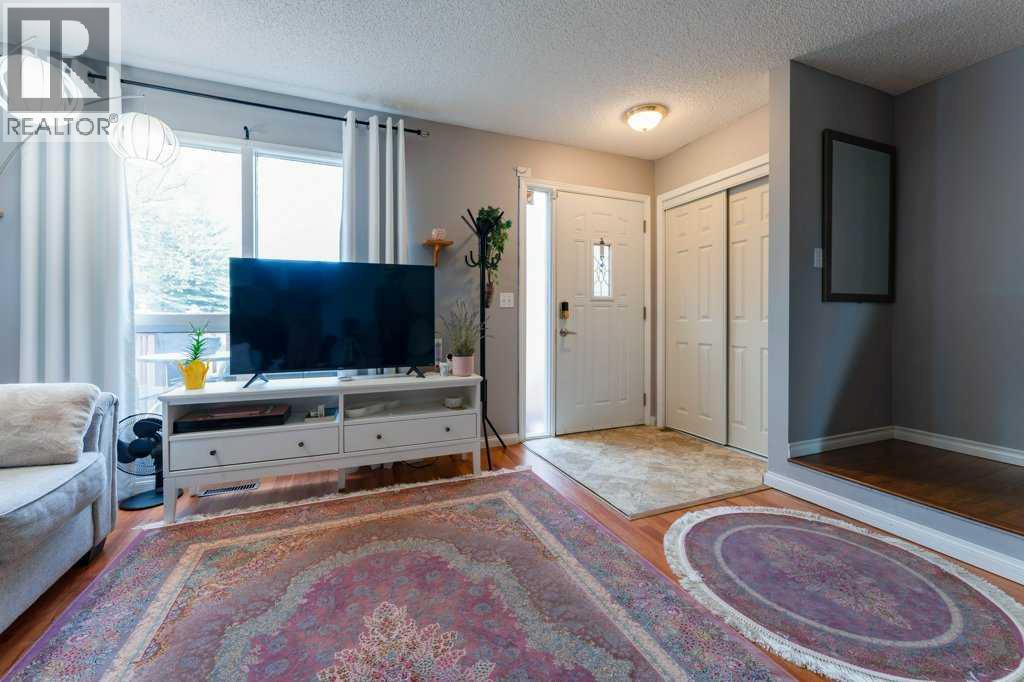 14 Macewan Park Road Nw, Calgary, Alberta  T3K 3g5 - Photo 4 - A2262155
