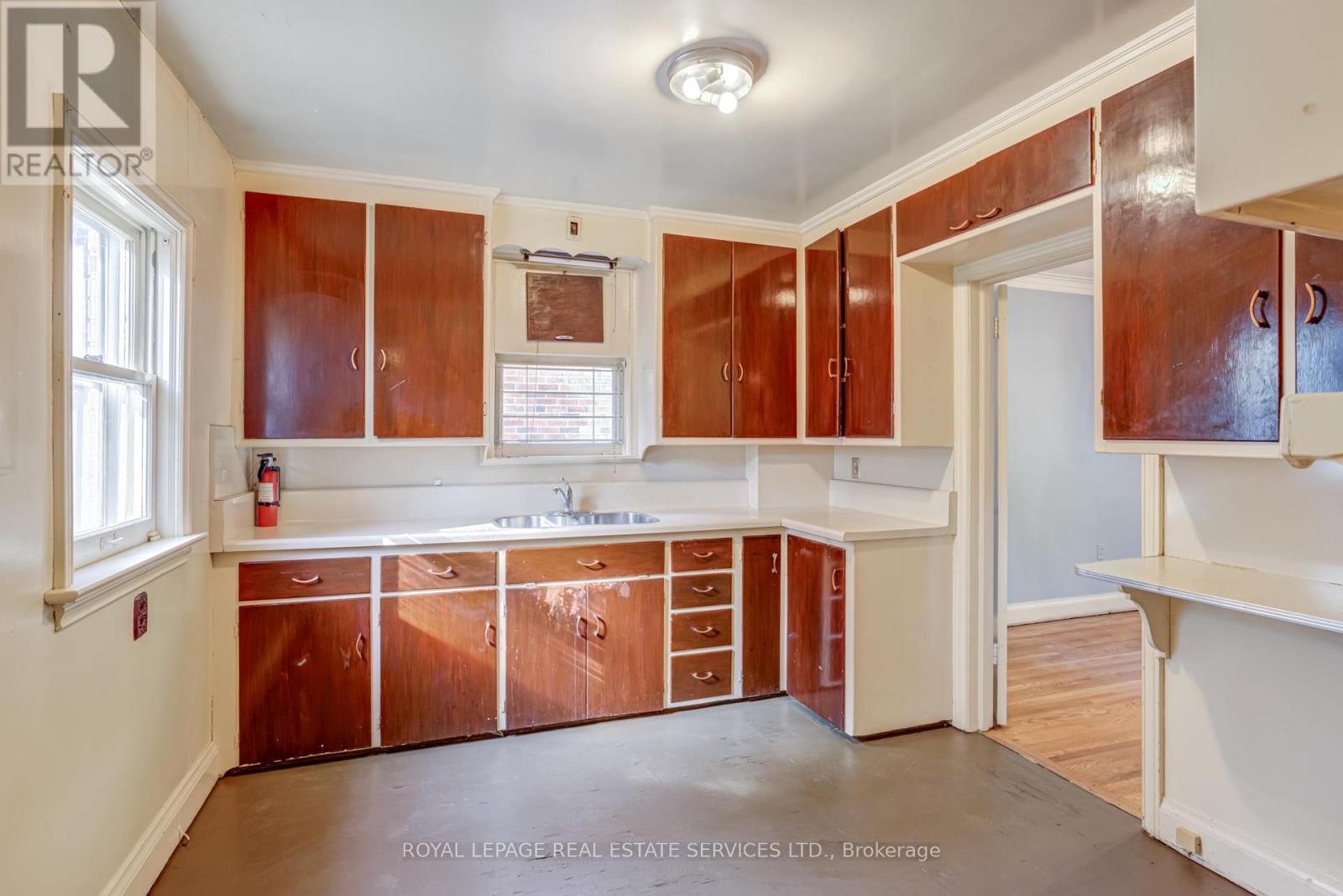 25 Ashton Manor, Toronto, Ontario  M8Y 2N6 - Photo 17 - W12457243