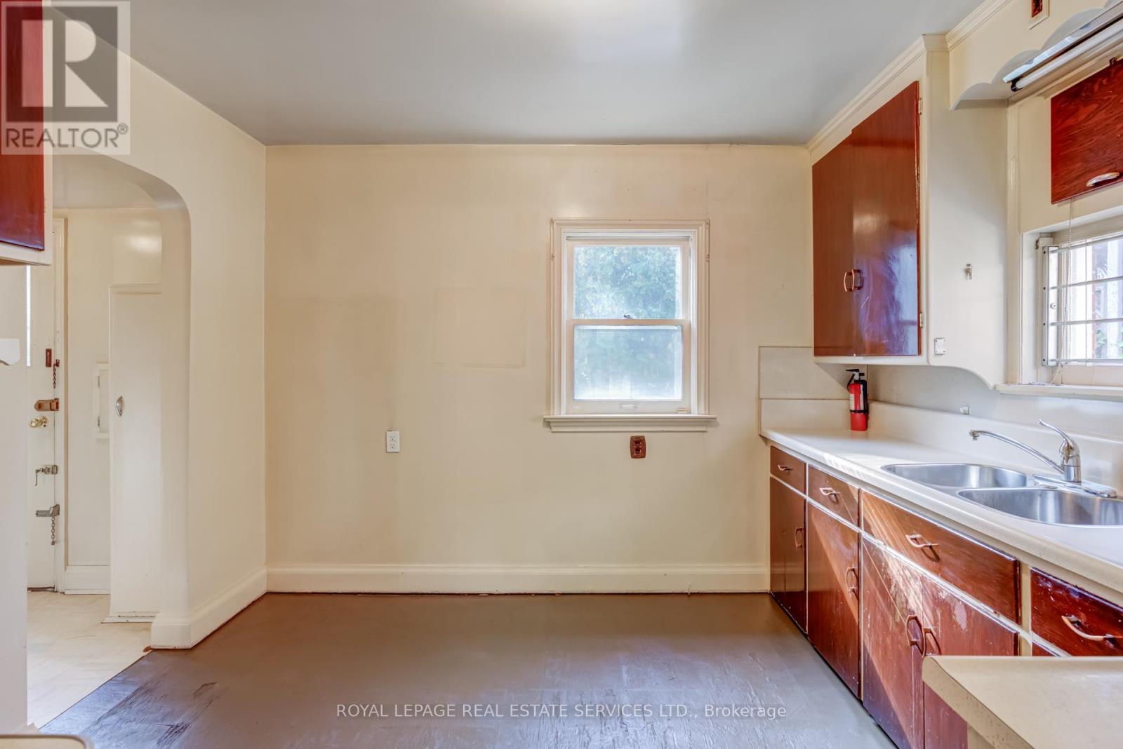 25 Ashton Manor, Toronto, Ontario  M8Y 2N6 - Photo 18 - W12457243