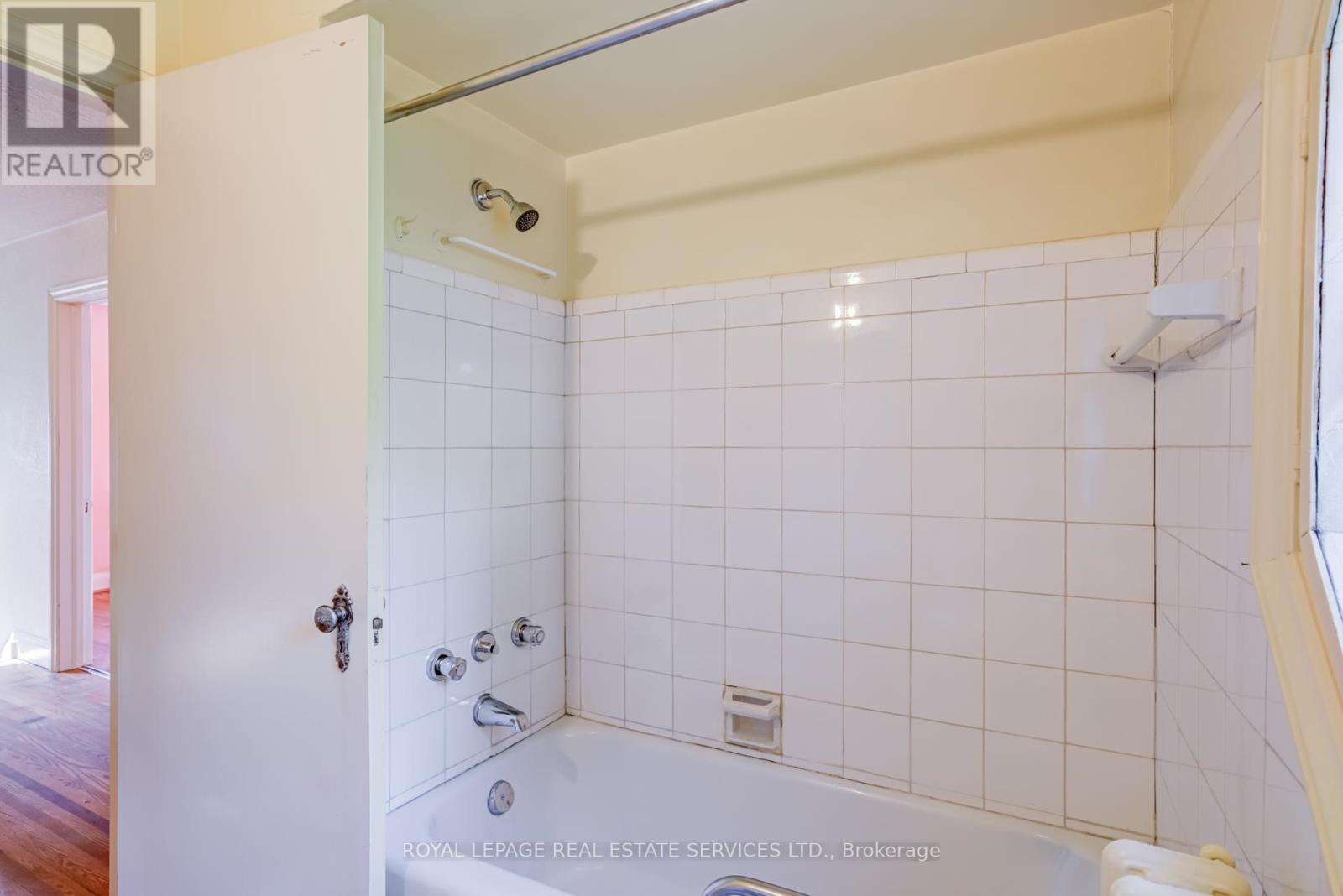 25 Ashton Manor, Toronto, Ontario  M8Y 2N6 - Photo 34 - W12457243
