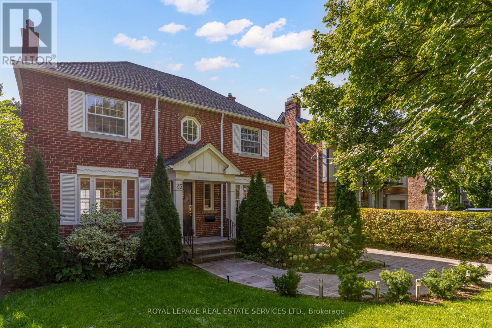 25 Ashton Manor, Toronto, Ontario  M8Y 2N6 - Photo 4 - W12457243