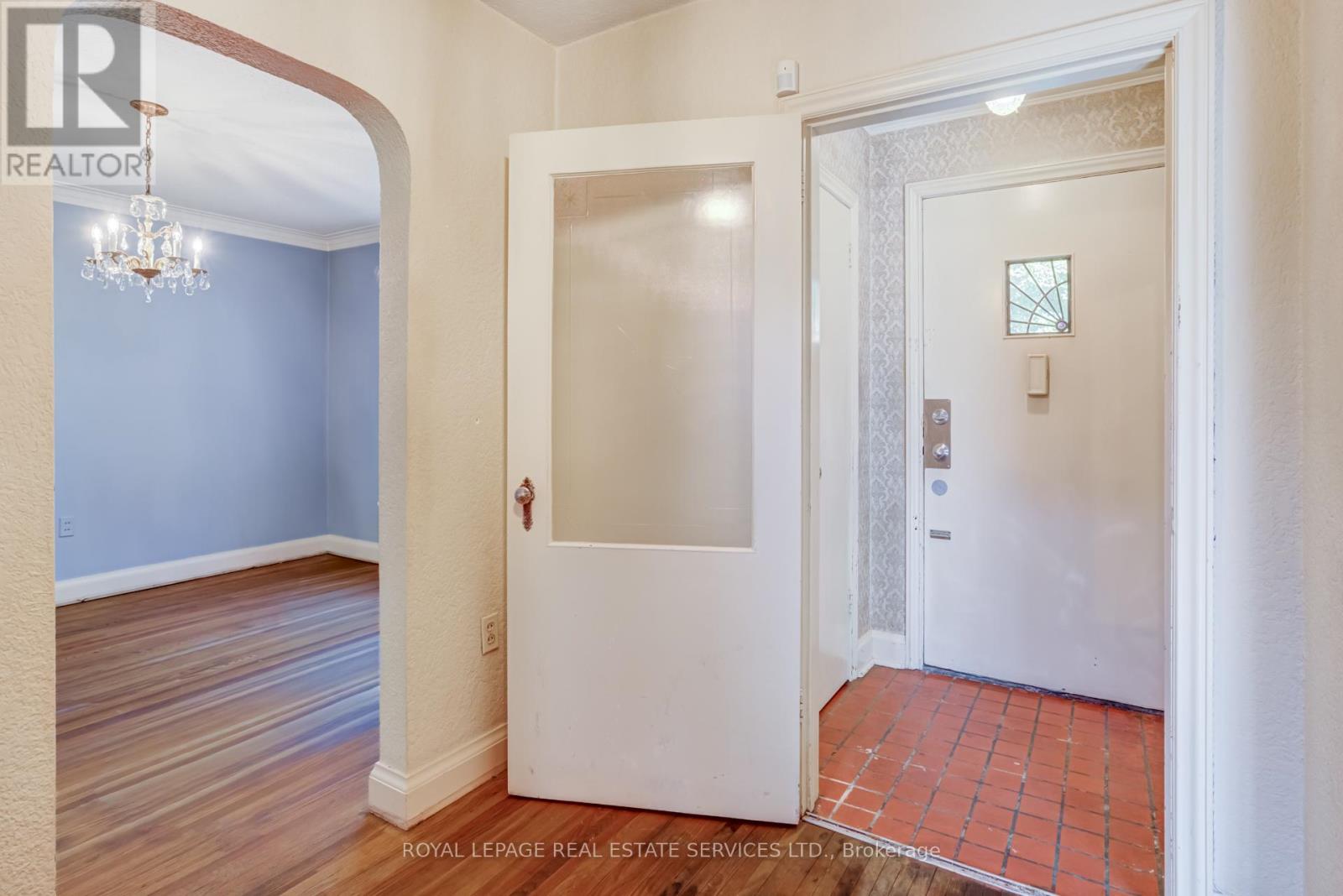 25 Ashton Manor, Toronto, Ontario  M8Y 2N6 - Photo 5 - W12457243