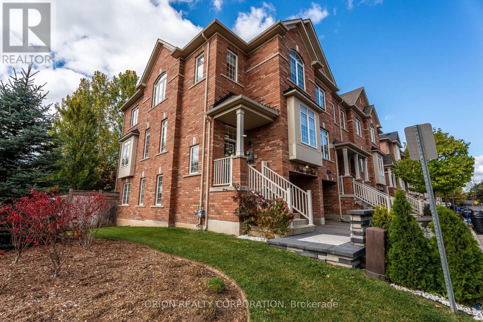 1 Promenade Trail, Halton Hills, Ontario  L7G 0G8 - Photo 2 - W12457268