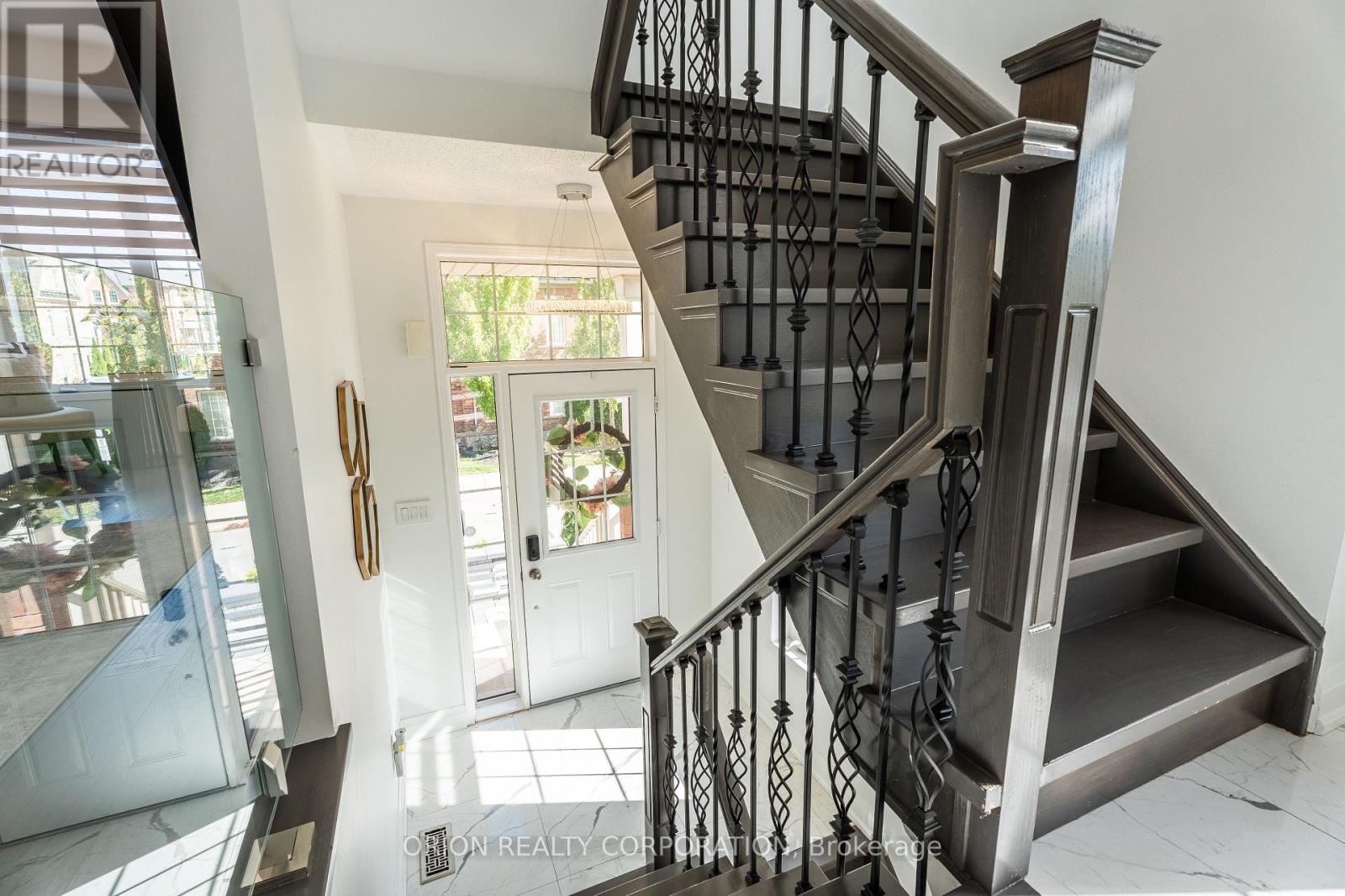 1 Promenade Trail, Halton Hills, Ontario  L7G 0G8 - Photo 3 - W12457268