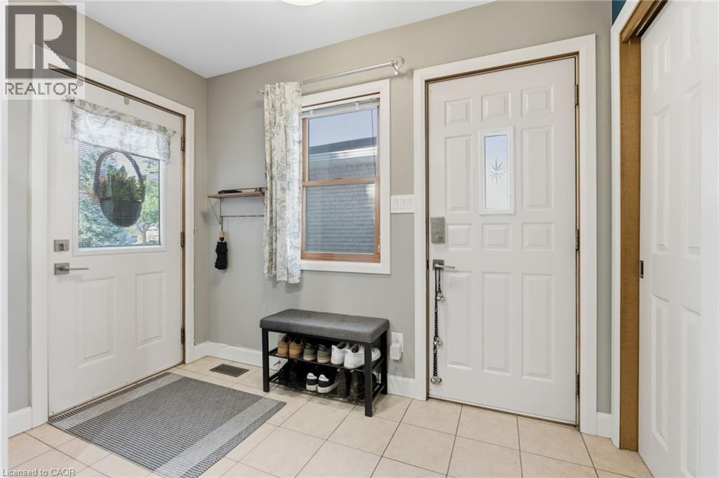 5 Piper Place, Hamilton, Ontario  L9C 6X5 - Photo 4 - 40778378