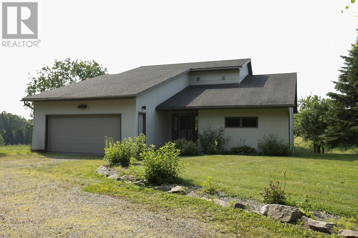 618 Allens Side Rd, Sault Ste. Marie, Ontario  P6C 2Z3 - Photo 1 - SM252141
