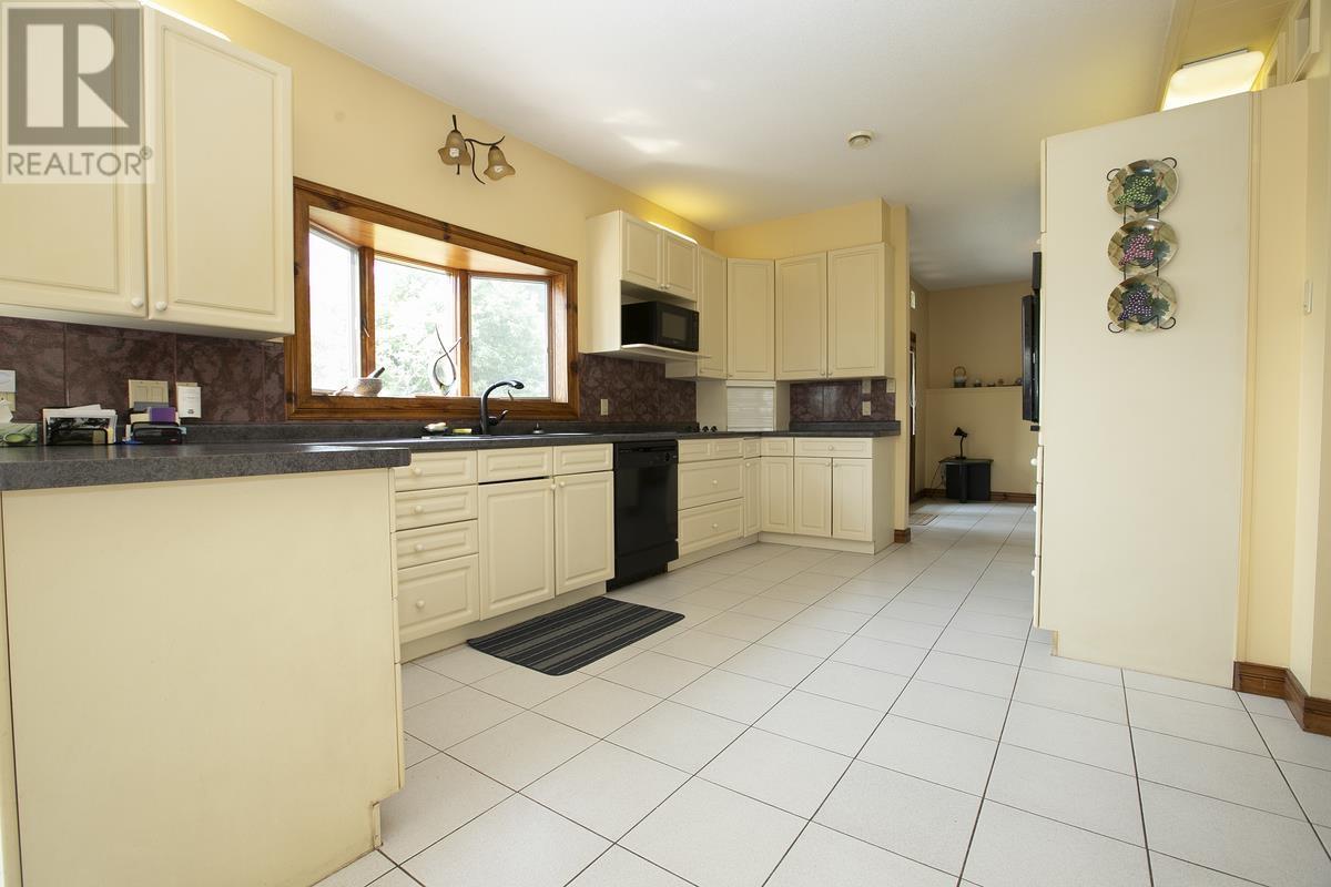 618 Allens Side Rd, Sault Ste. Marie, Ontario  P6C 2Z3 - Photo 32 - SM252141