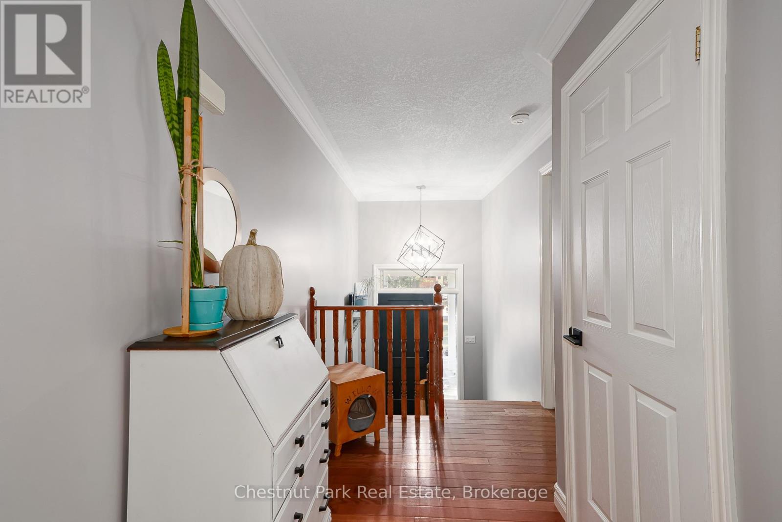 176 Melrose Avenue, Wasaga Beach, Ontario  L9Z 2T1 - Photo 5 - S12457379