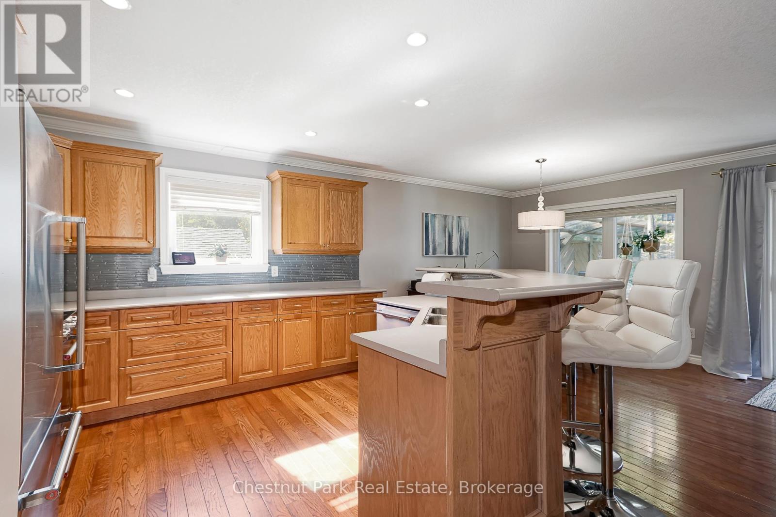 176 Melrose Avenue, Wasaga Beach, Ontario  L9Z 2T1 - Photo 6 - S12457379