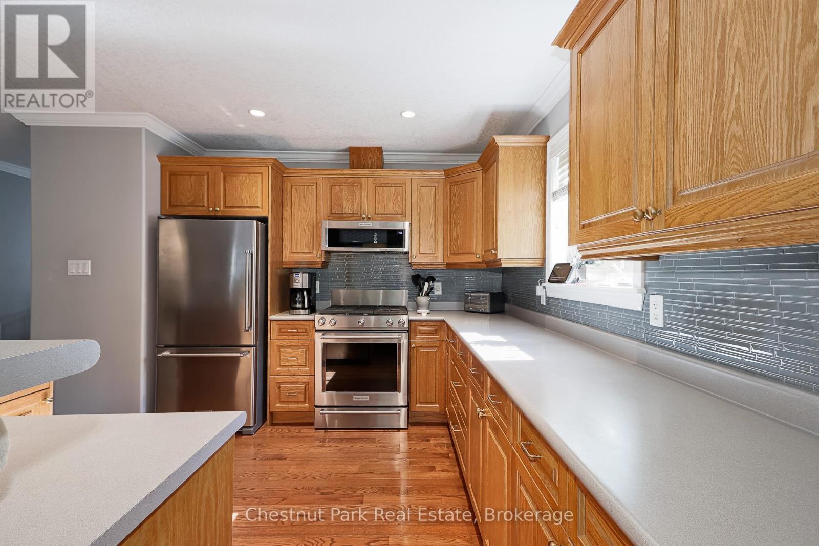 176 Melrose Avenue, Wasaga Beach, Ontario  L9Z 2T1 - Photo 7 - S12457379
