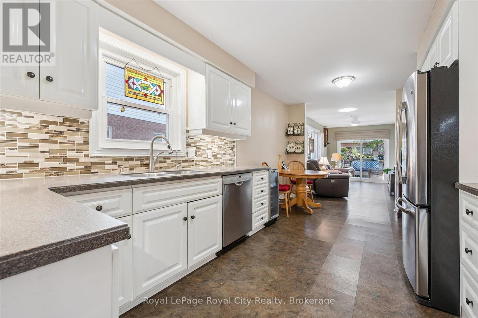 21 Cherry Blossom Circle, Guelph, Ontario  N1G 4X7 - Photo 11 - X12457333