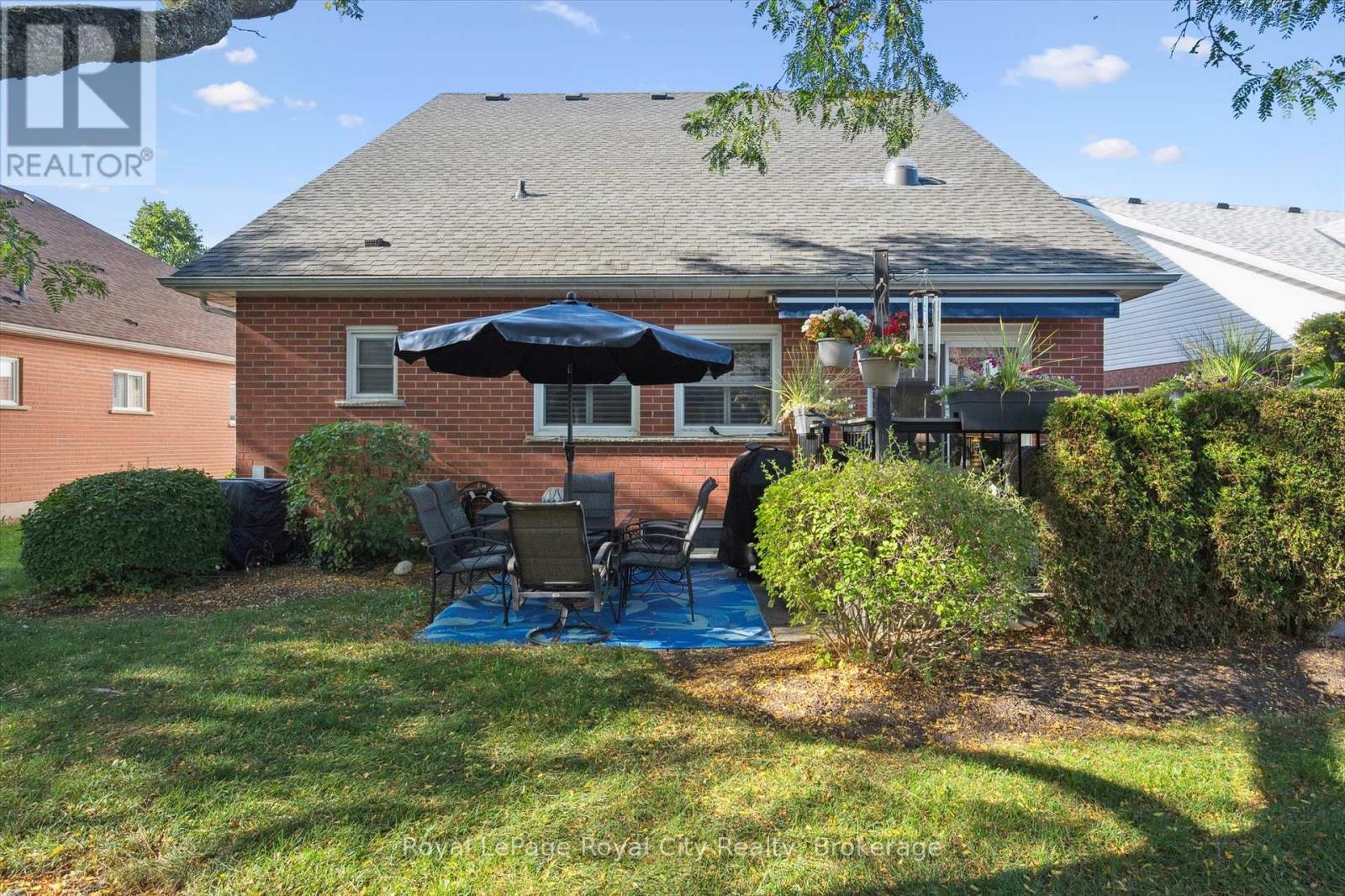 21 Cherry Blossom Circle, Guelph, Ontario  N1G 4X7 - Photo 31 - X12457333