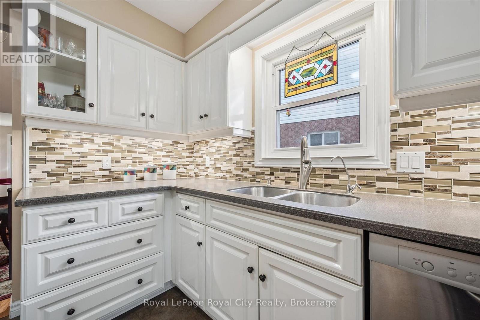 21 Cherry Blossom Circle, Guelph, Ontario  N1G 4X7 - Photo 9 - X12457333
