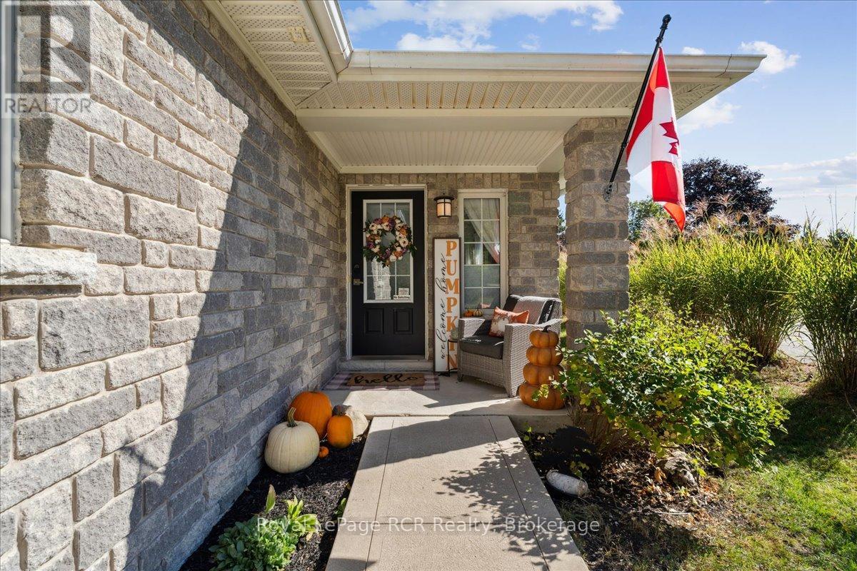 1807 8th Avenue W, Owen Sound, Ontario  N4K 0A7 - Photo 2 - X12457378