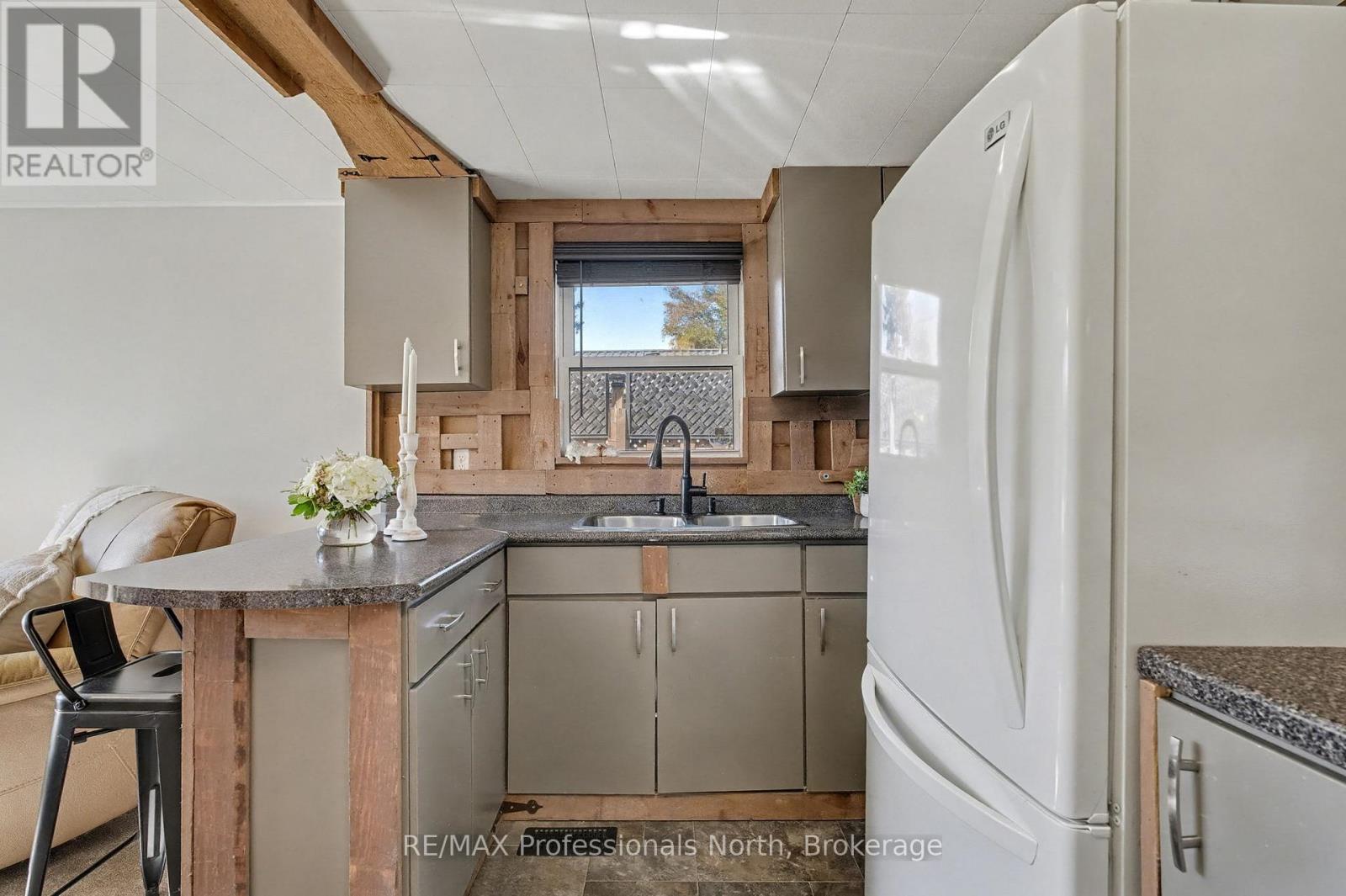 161 Quebec Street, Bracebridge, Ontario  P1L 1E3 - Photo 6 - X12457388