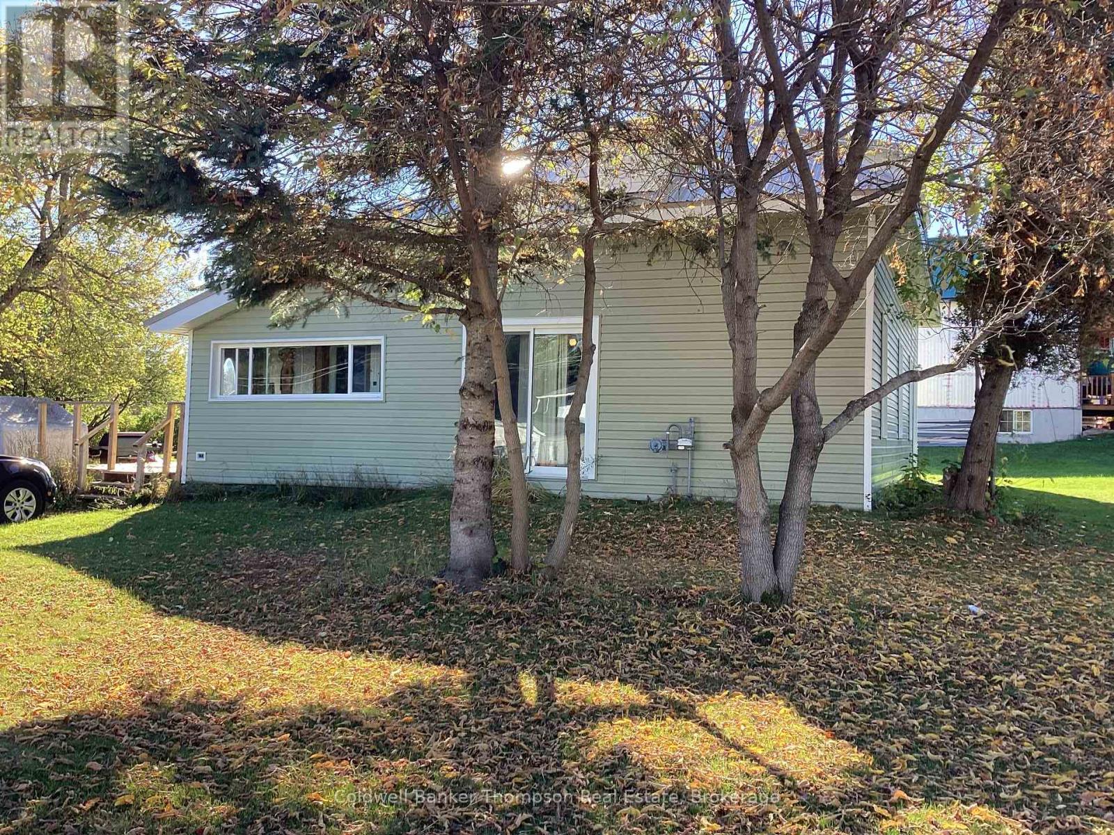 204 Queen Street, Burk's Falls, Ontario  P0A 1C0 - Photo 14 - X12457395