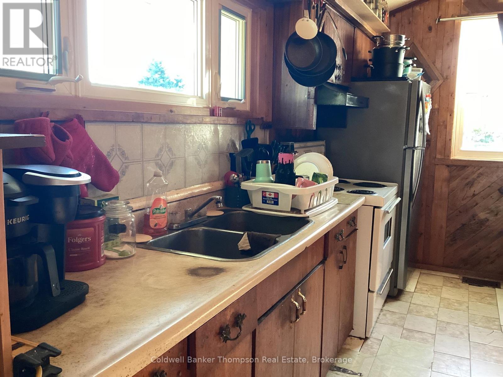 204 Queen Street, Burk's Falls, Ontario  P0A 1C0 - Photo 4 - X12457395