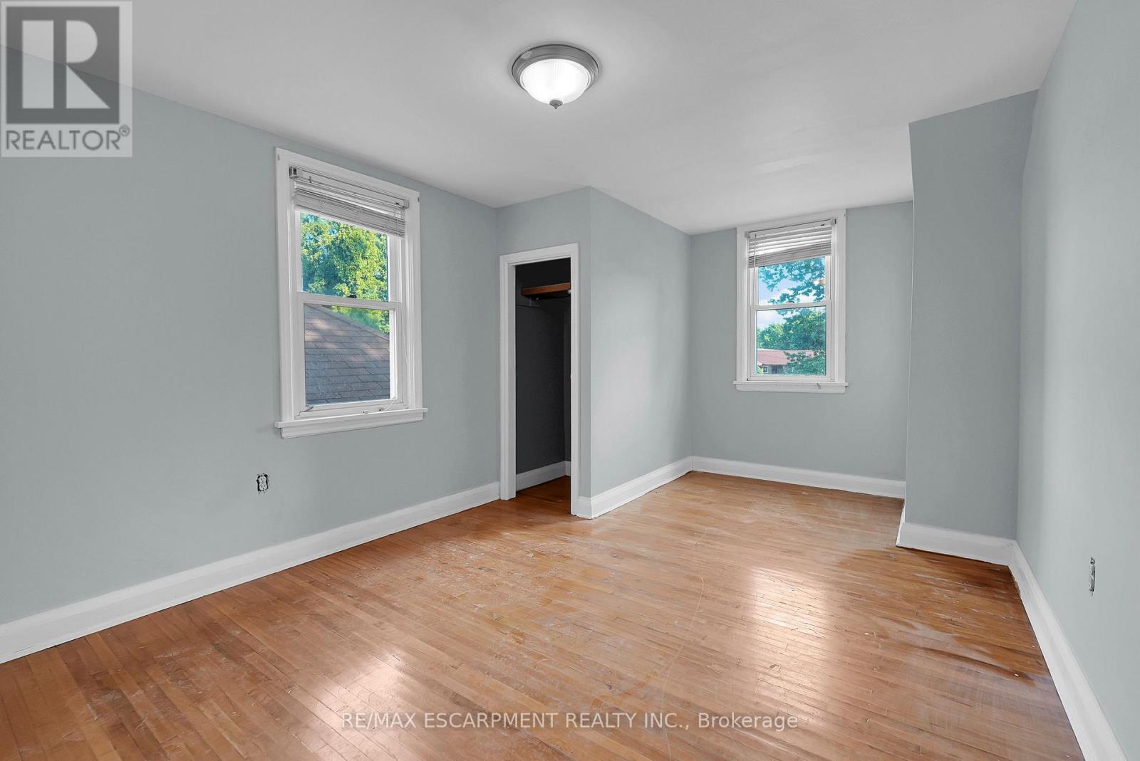 9 Arlington Avenue, St. Catharines, Ontario  L2P 3A3 - Photo 13 - X12457251